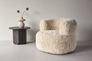 Venture Home - Gert - lænestol i offwhite blød kunstpels med metalstel - 87Ã82Ã72cm